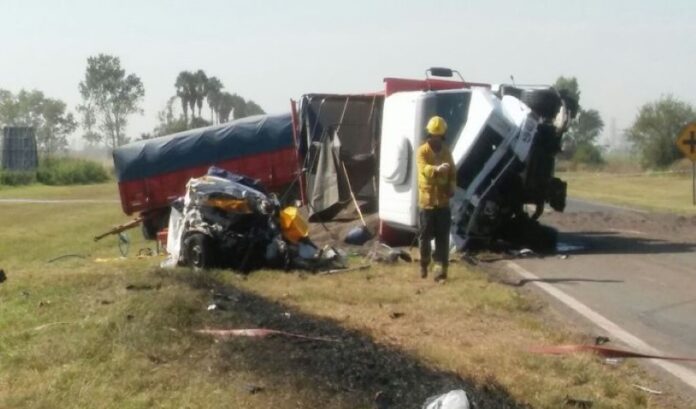Tres-personas-perdieron-la-vida-en-un-tr%C3%A1gico-accidente-en-Ruta-34-Custom-696x409