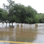 El agua llega hasta mitad de la ruta 2