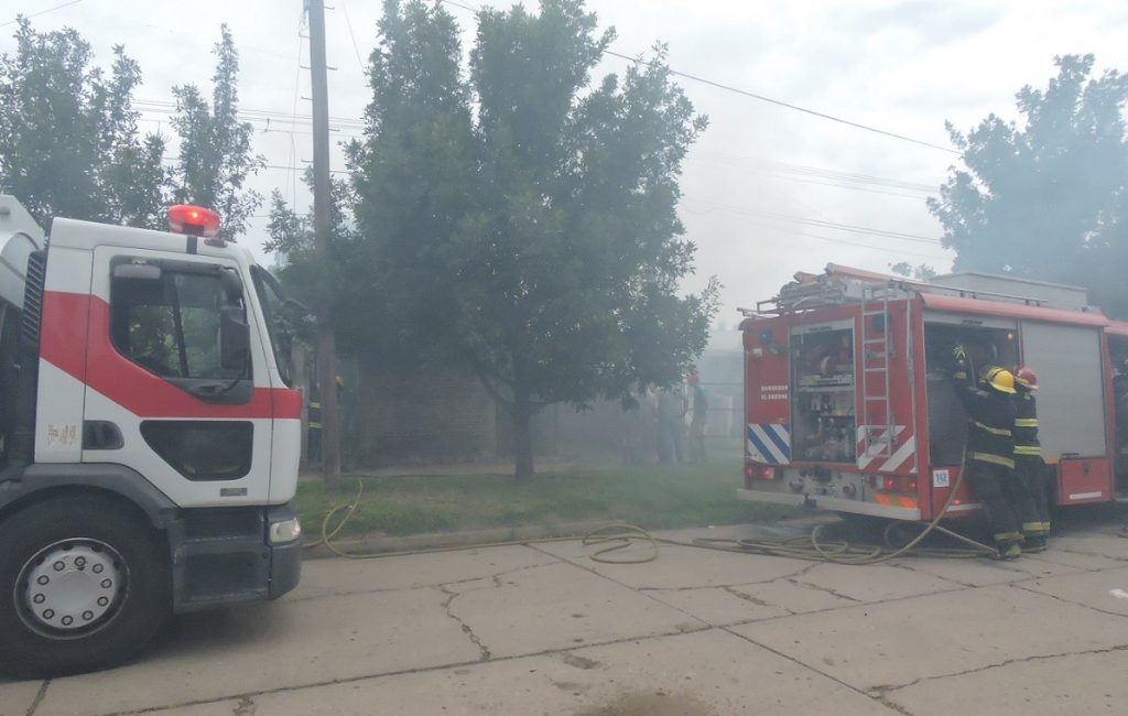 Se incendió un galpón en el patio de una vivienda en Malvinas Argentinas al 200