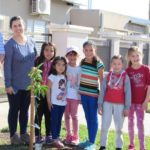 Se plantaron 20 frutales en la Ctda Hermanas Weimüller 3