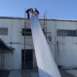 El Expreso cambia las chapas del techo de uno de sus gimnasios