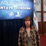 La senadora en la firma de convenio por acueducto