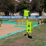 Cestos en la plaza para desechos de animales