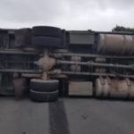 Tumbó un camión en Ruta 13
