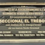 Entrega de placa para el nuevo edificio de La Bancaria 2