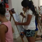 Niños y niñas disfrutan a pleno de las vacaciones de verano