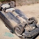 Volcó un auto en el reservorio pluvial de calle Río Negro 2