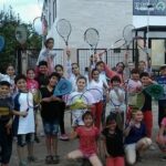 El programa tenis en tu barrio recolecta raquetas y pelotitas
