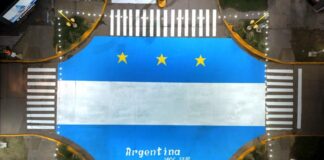 El Trébol se sumó al país con una intervención artística para acompañar a la Selección Argentina